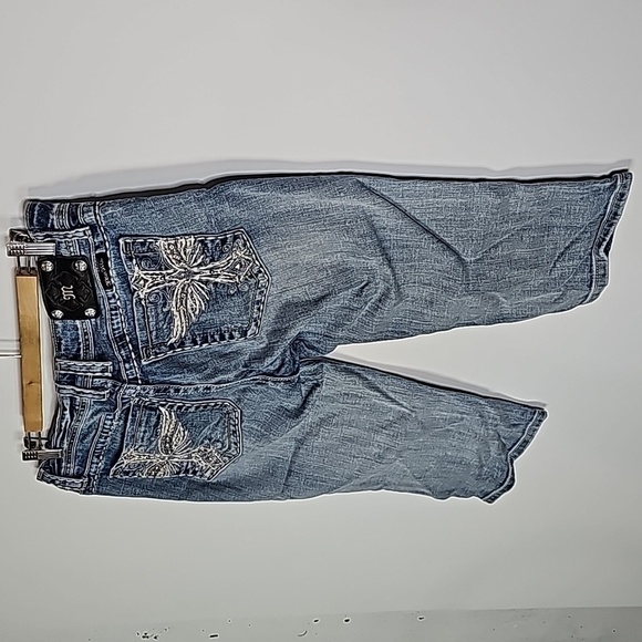 MISS Me distressed 33x17.5 capris - Picture 3 of 7